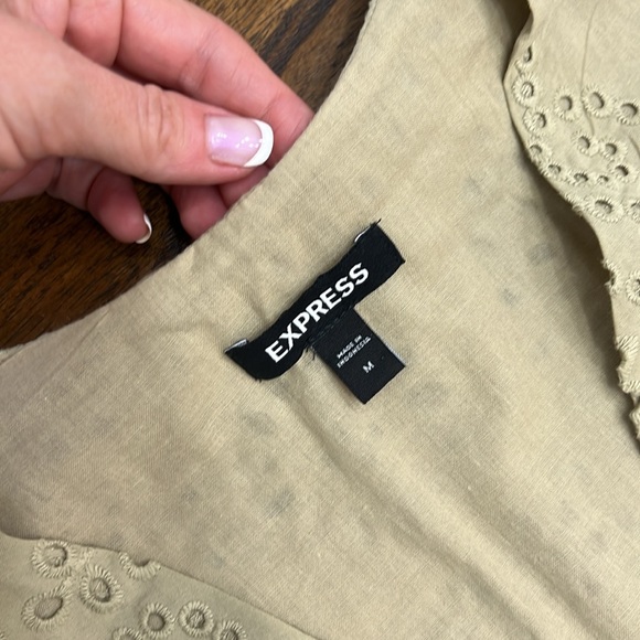 Express Eyelet Crop top with Balloon sleeves, New without Tags! Size Medium - Picture 2 of 6